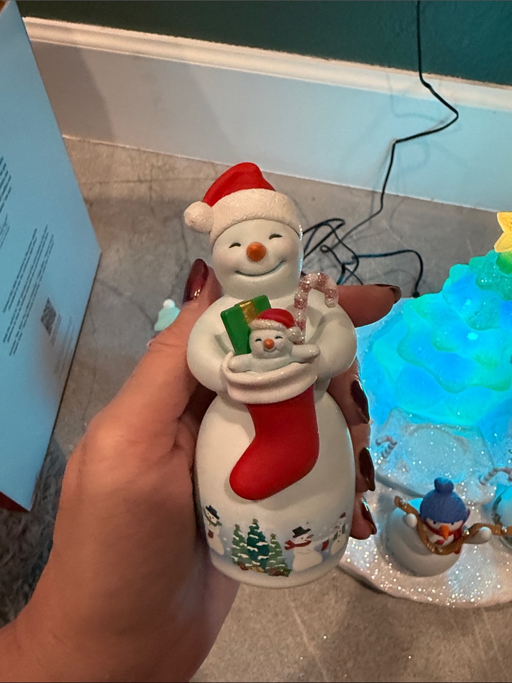 Hallmark Keepsake Snowman Choir Music Box - Red, Green, White - Picture 8 of 16
